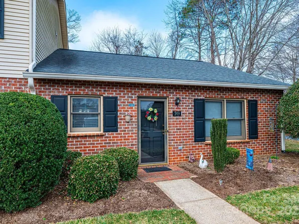 749 21st Ave NE, Hickory, NC 28601