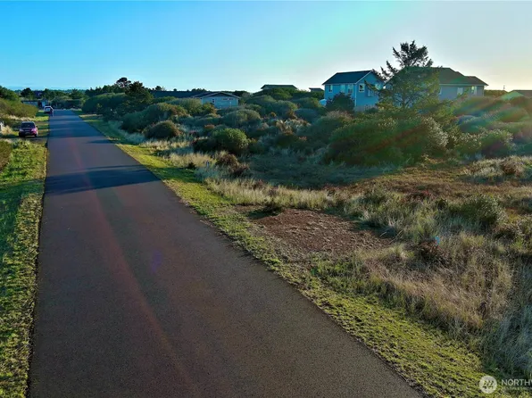 421 S Bel Air Loop, Ocean Shores, WA 98569