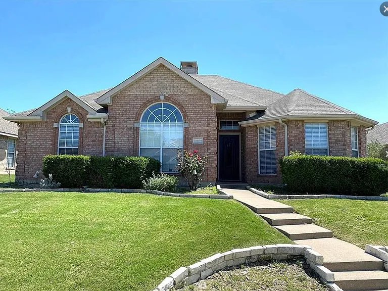 10079 Cambridge Dr — Photo 1