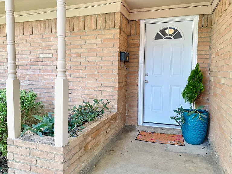 7404 Walling Ln — Photo 2