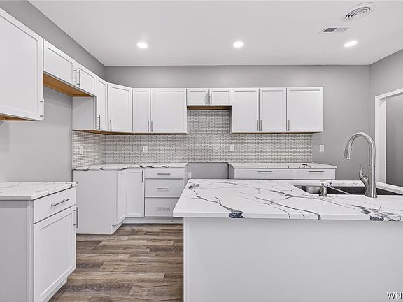 4th image of 30 Coit St