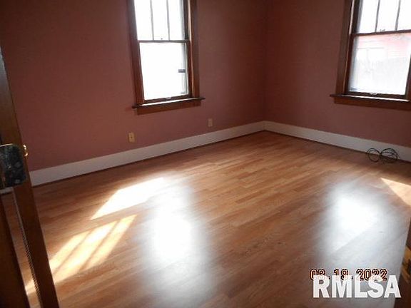 4th image of 2405 N Ellis St