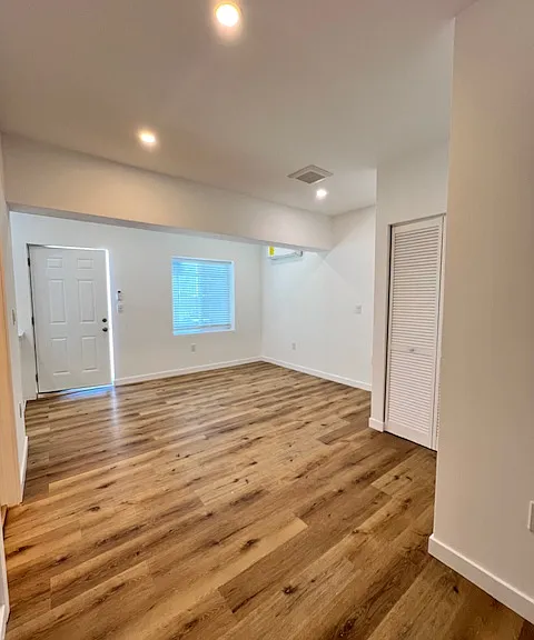 140 W Hyde Park Blvd #3/4 — Photo 13