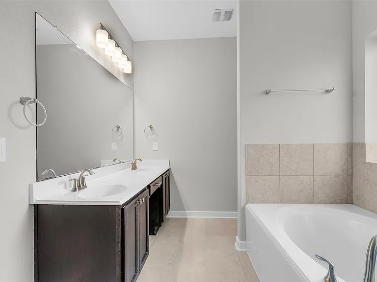 1510 Bella Garden Ct — Photo 13