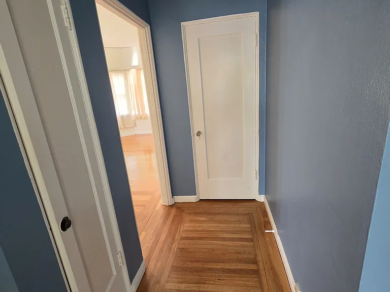 1142 McKinley Ave — Photo 3