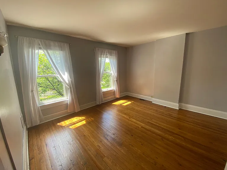 2580 Glenmawr Ave — Photo 12