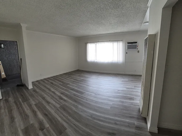 5545 Lindley Ave #10 — Photo 4
