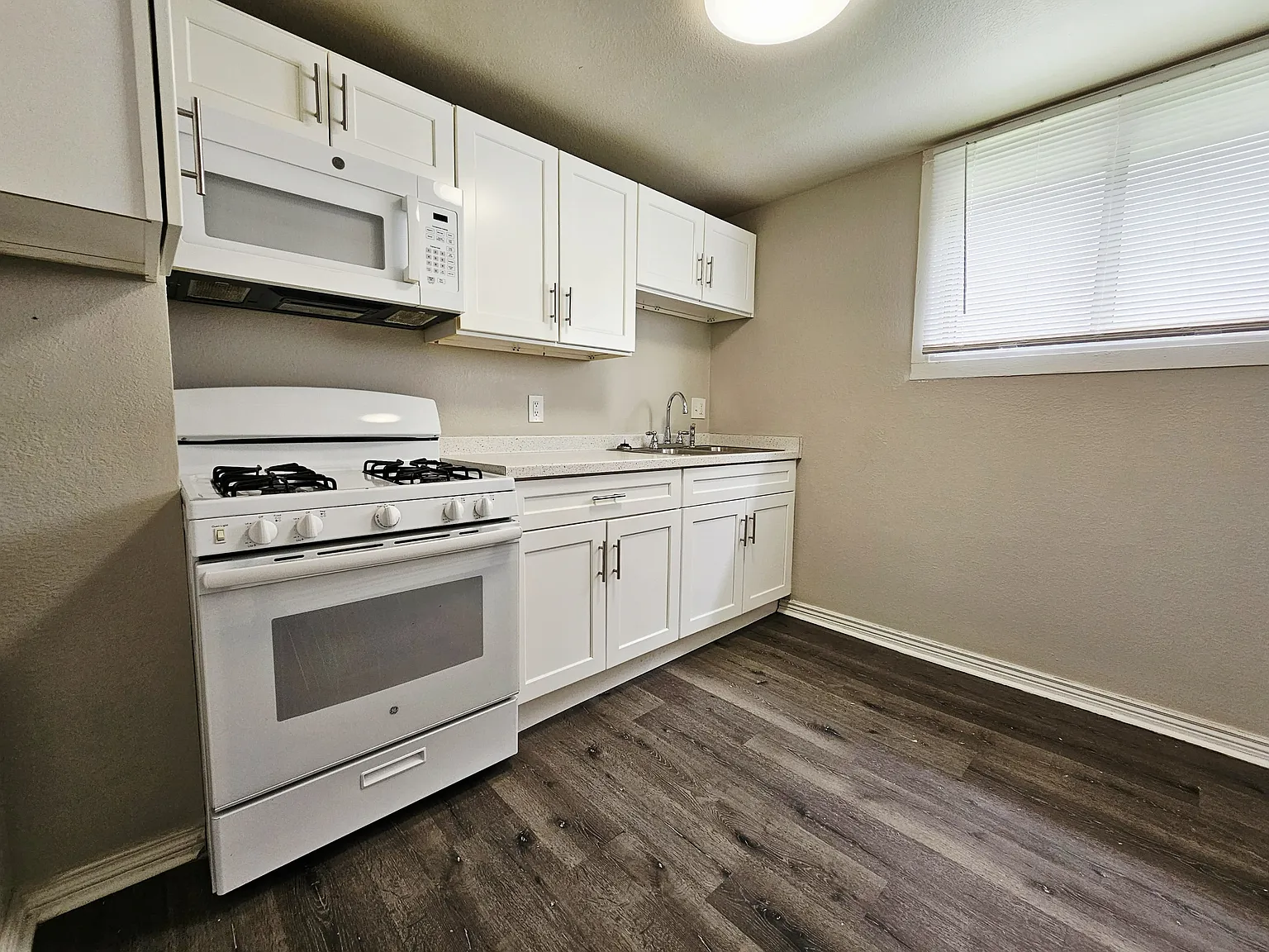 414 Arrawanna Street - 1 — Photo 4