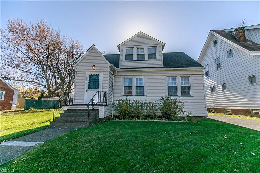 10614 Langton Ave photo 1