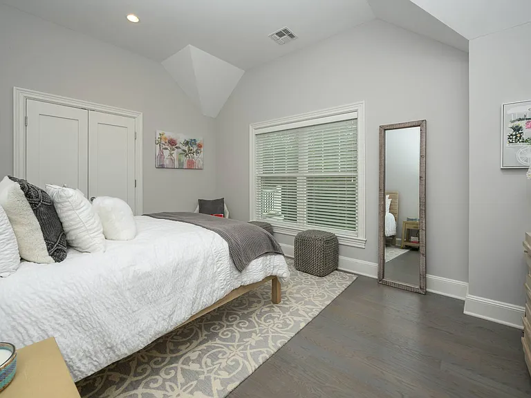 147 Warfield Way — Photo 13