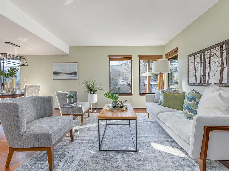 2228 E Roanoke Dr — Photo 3