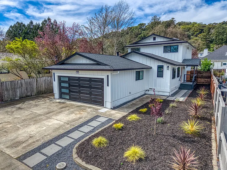295 Foothill Blvd — Photo 2