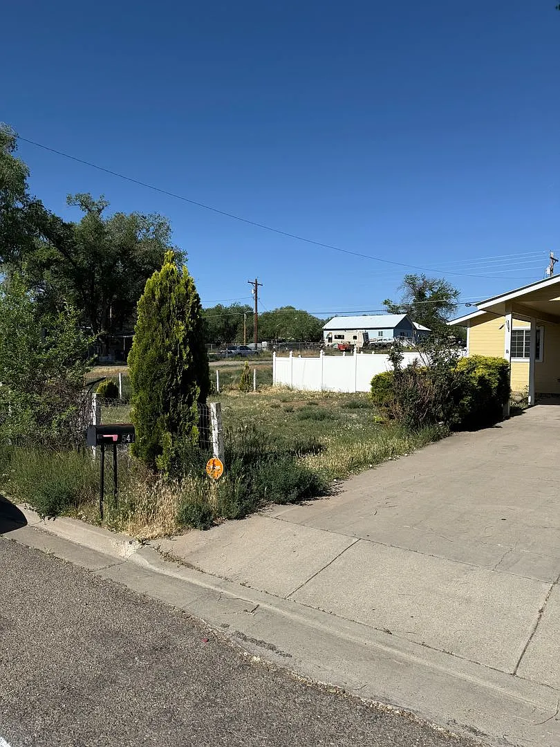 3 bed, large yard — Photo 1