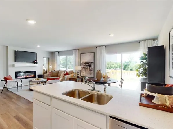 2213 Creekview Pl, Raymore, MO 64083