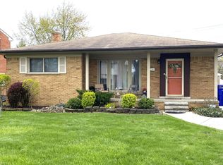 31150 Spring Ct E, Fraser, MI 48026