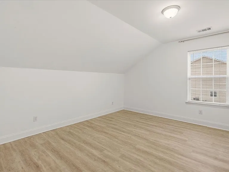 102 Old Mill Rd — Photo 23