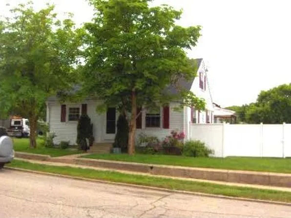 14 Nelson St, Rumford, RI 02916