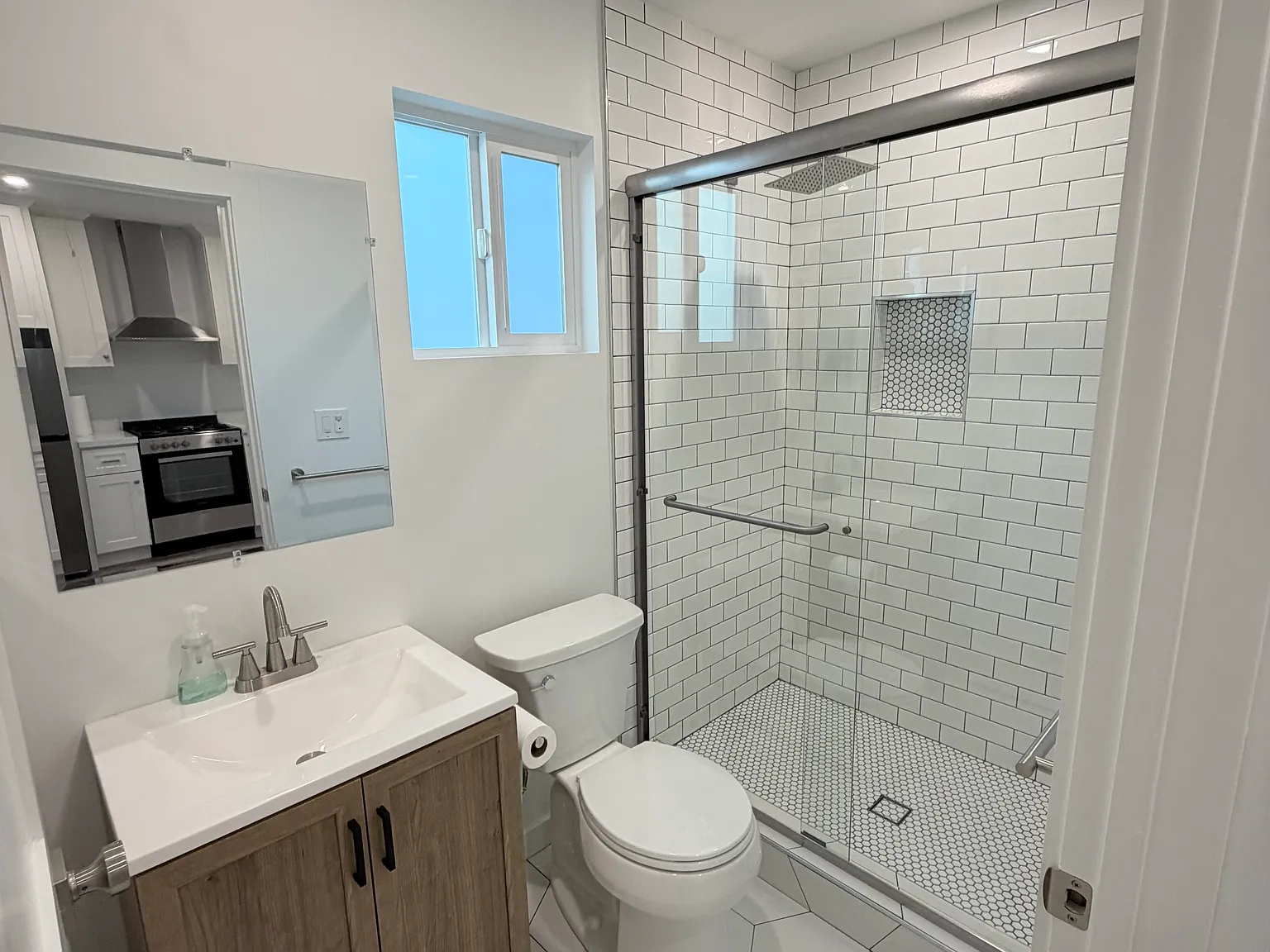 1 bed, 350 sqft, $1,700 — Photo 3