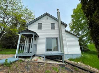 12043 County Road P, Cecil, WI 54111