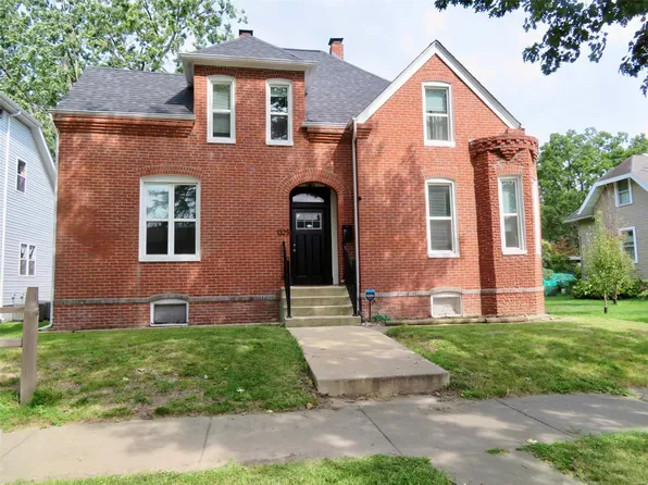 1325 Pine St, Highland, IL 62249
