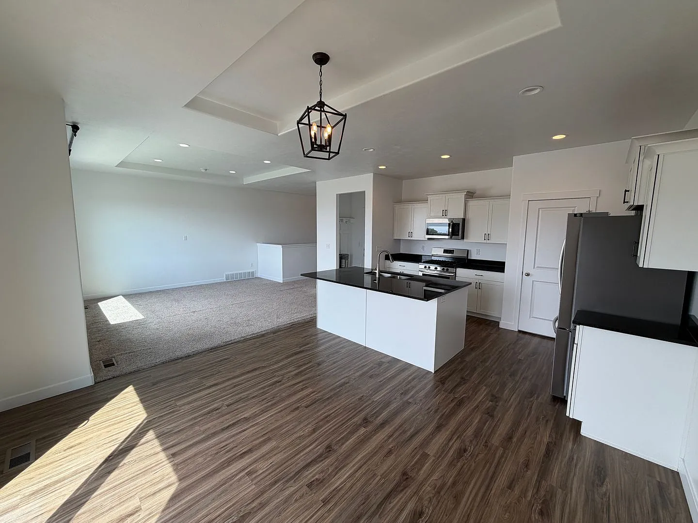 8285 N Lakeshore Drive — Photo 4