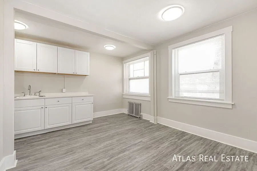 970 N Pearl Street — Photo 1