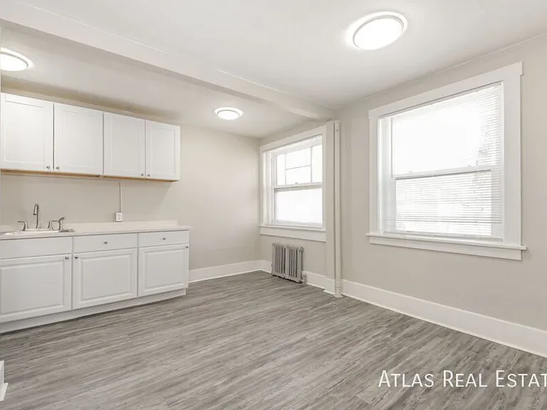 970 N Pearl St #10 — Photo 12
