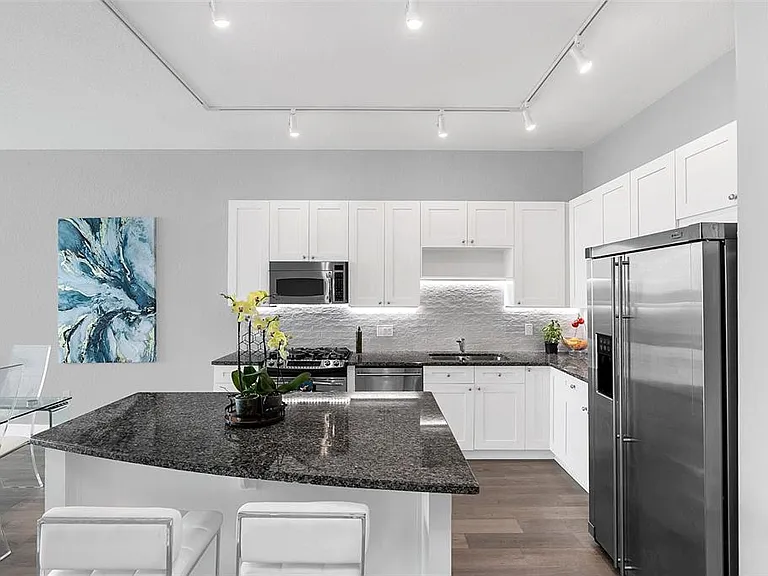 150 E Robinson St #31B — Photo 4