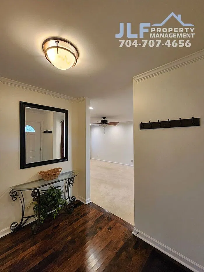 4 bed, 3.0 bath, 2888 sqft, $2,950 — Photo 2