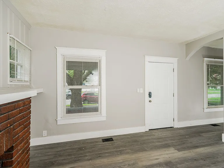 1474994_019_living_room_12892259.jpg