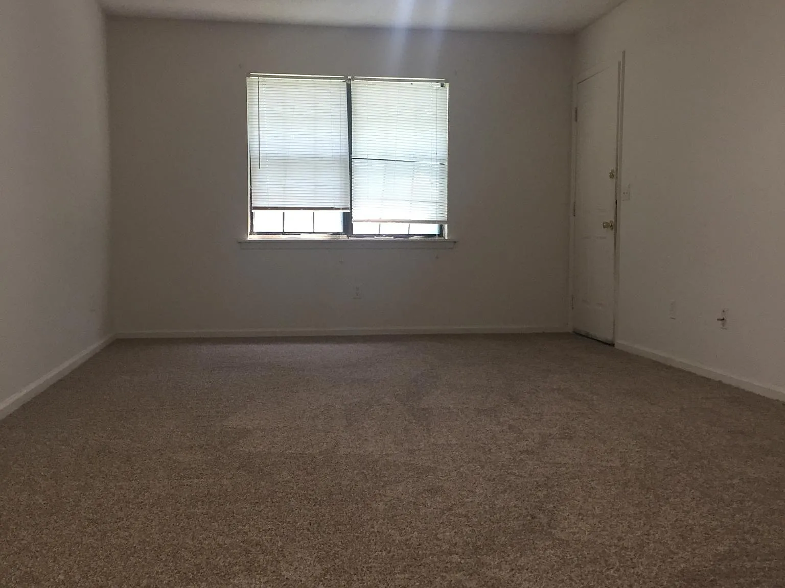2 bed, 870 sqft, $1,050 — Photo 4