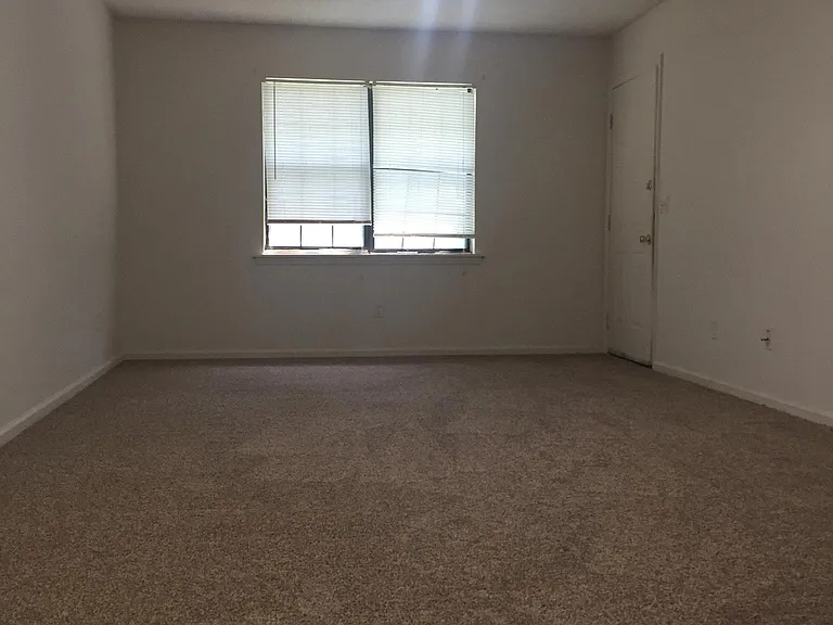 105 Princess Ln #B — Photo 4