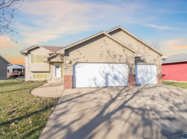 407 Tessa Ave, Hartford, SD 57033