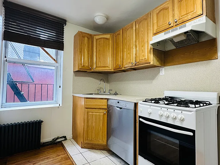 500 W 44th St #2A — Photo 1