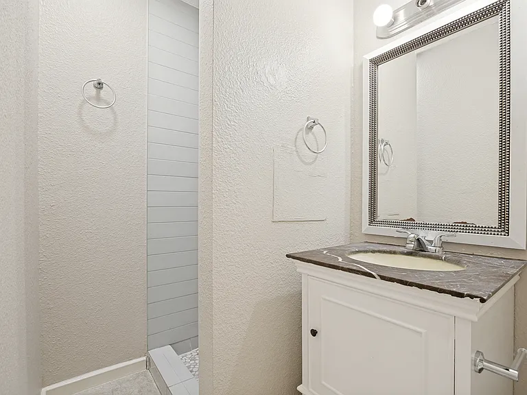 1913 Landa Dr — Photo 14