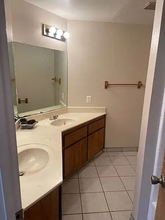 2600 Chandler Ct — Photo 11