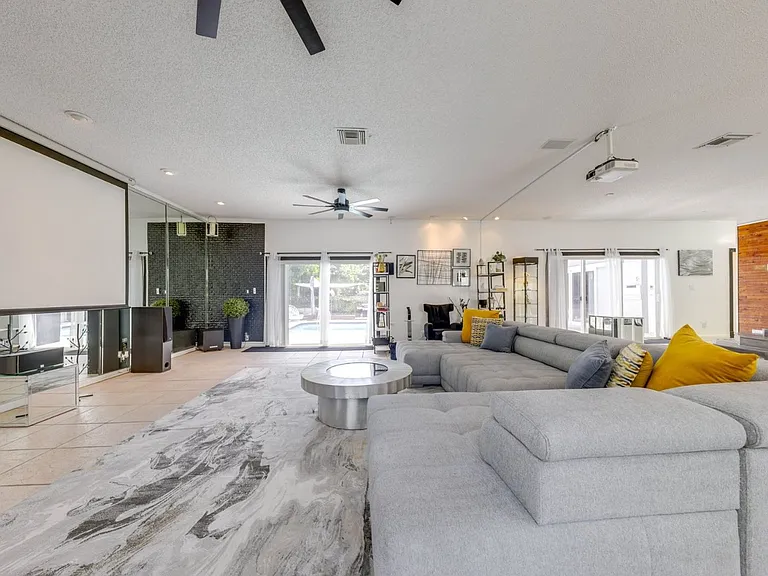 3609 SW 58th Ave — Photo 15