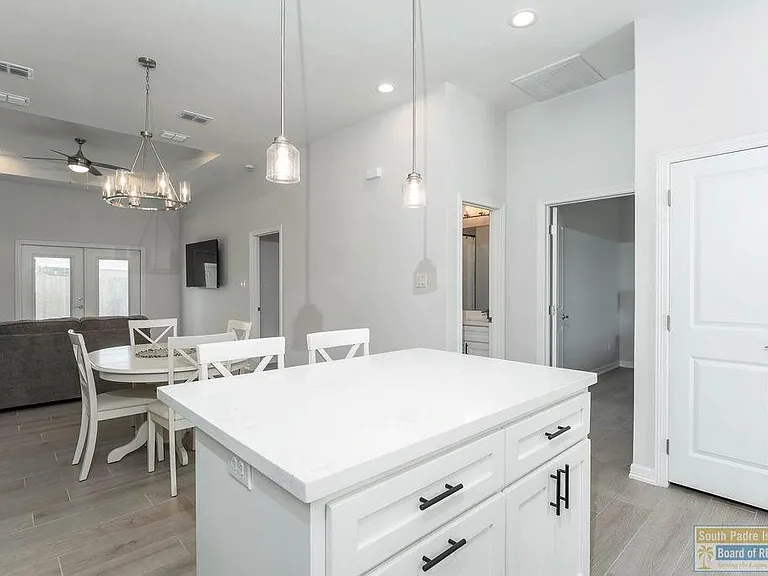 18 N Bay Hill Dr — Photo 11
