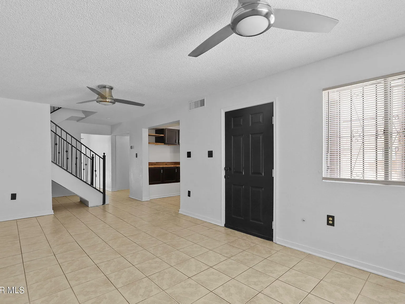 3 bed, 2.0 bath, 1216 sqft, $1,400 — Photo 4