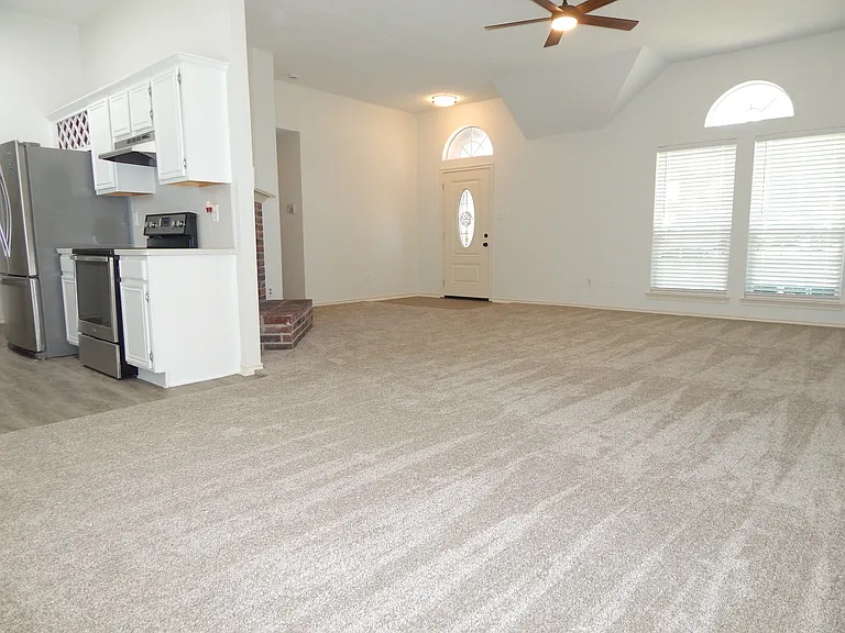 1412 Wesley Dr — Photo 9