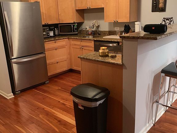 5th image of 2020 N Lincoln Park W APT 27J
