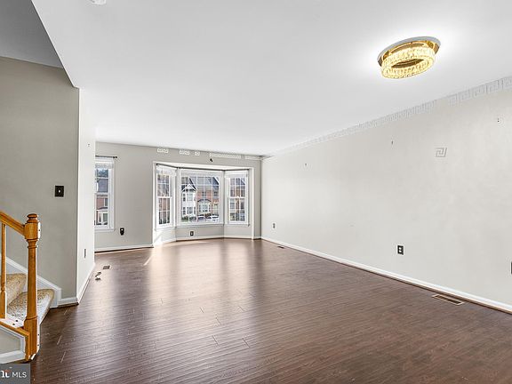 5th image of 204 Fair Oaks Ave