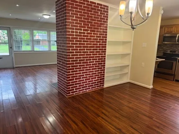 7407 Axton St, Springfield, VA 22151