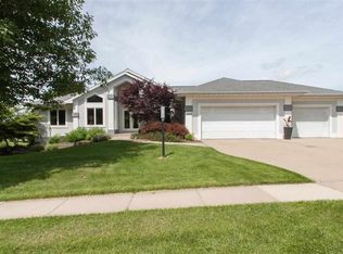 1043 Arlington Dr, Iowa City, IA 52245