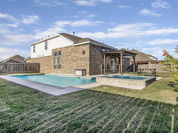 2nd image of 708 Applewood Drive