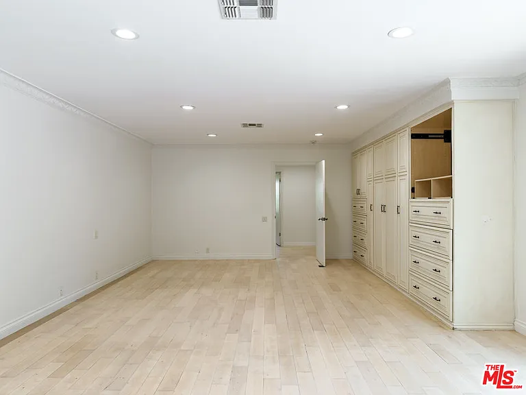 1094 Garden Ln — Photo 21