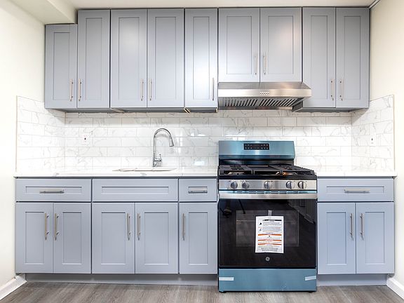 5th image of 6151 164th St APT 1R