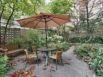 Rented by R New York