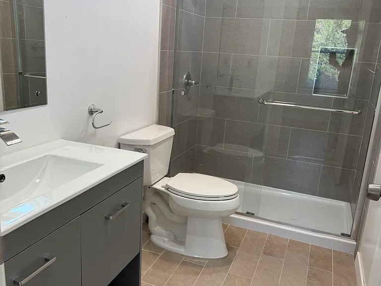 2833 1/2 Sinclair Ave — Photo 6