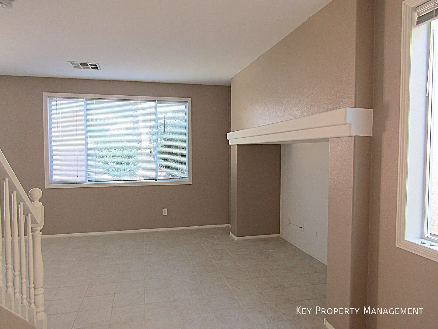 4 Bedroom 2.5 Bath Home Perfectly Nestled Near Summerlin And 215/Fort Apache — Photo 3
